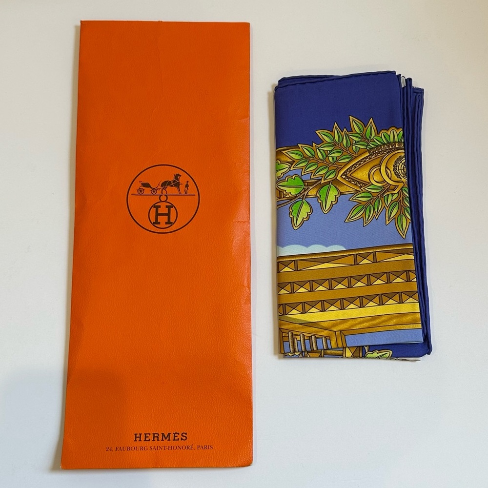SPECIAL EDITION HERMÈS SILK SCARF